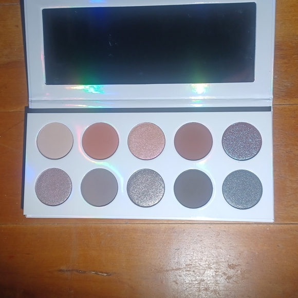 KKW Beauty CRYSTALLIZED Palette - Picture 4 of 4